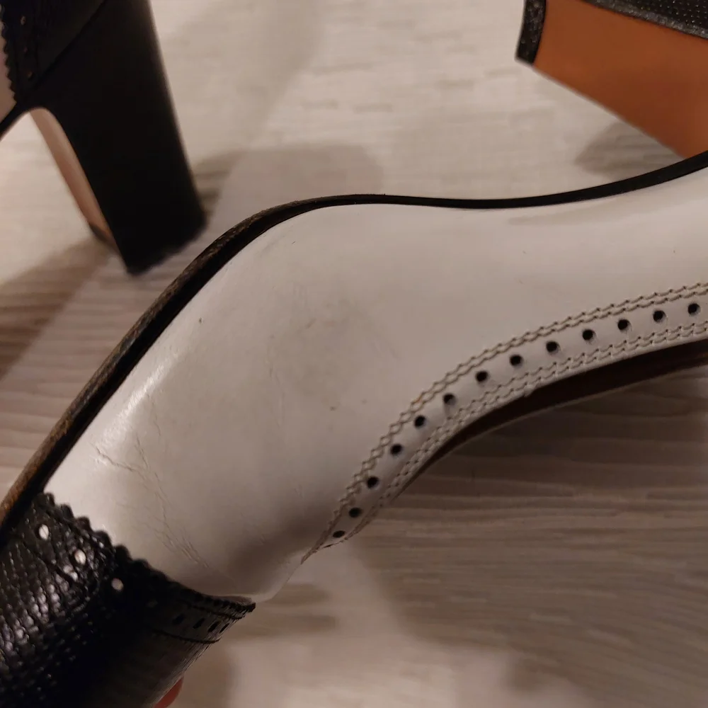 Leather Salvatore Ferragamo Black and White Heels Size 6.5 - Picture 11 of 15